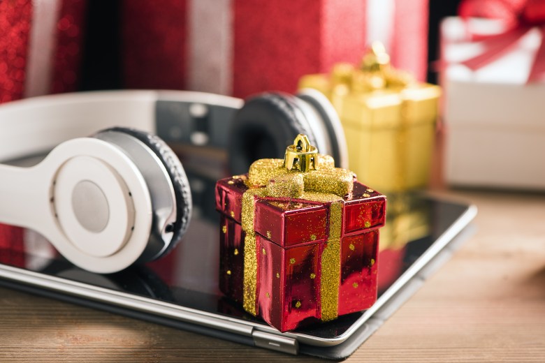 平板电脑和耳机是最好的圣诞礼物