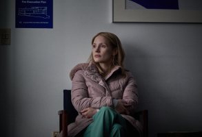 《好护士》(2022)。杰西卡·查斯坦饰演Amy Loughren。Cr. JoJo whelden / Netflix