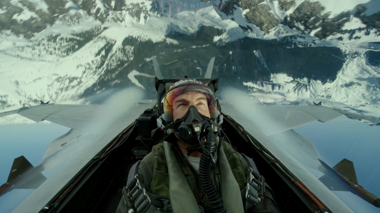 汤姆·克鲁斯在《壮志凌云:马弗里克》中饰演皮特·米切尔上尉，该片由派拉蒙影业、Skydance和杰瑞·布鲁克海默电影公司联合出品。