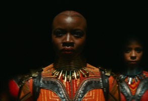 达奈·古瑞拉在漫威电影公司的《黑豹:永远的瓦坎达》中饰演奥科耶。图片由漫威影业提供。©2022奇迹。